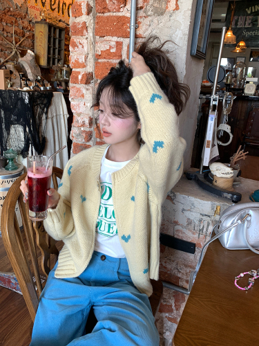 Xinbangbang girly love jacquard knitted cardigan small jacket 2024 early autumn new sweet loose sweater