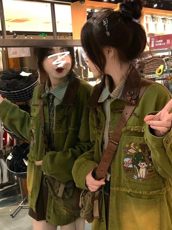American Retro Avocado Green Spliced ​​Denim Jacket for Women Spring and Autumn Design Niche Distressed Vibe Style Jacket Trend
