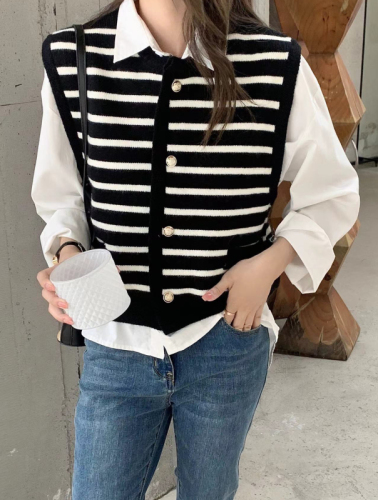 Korea Dongdaemun Xiaoxiang style black and white striped sleeveless knitted vest jacket for women with sweater cardigan vest