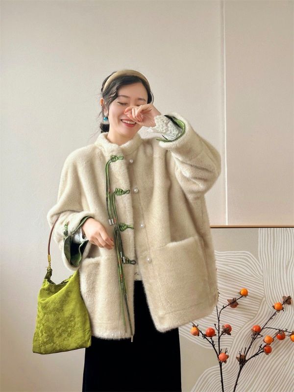 National style plate buckle autumn and winter new style floating temperament light luxury pearl buckle large version warm and elegant coat for women