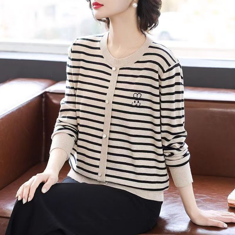 Mom's autumn knitted sweater, striped sweater, new style top, middle-aged and elderly women's spring and autumn bottoming shirt