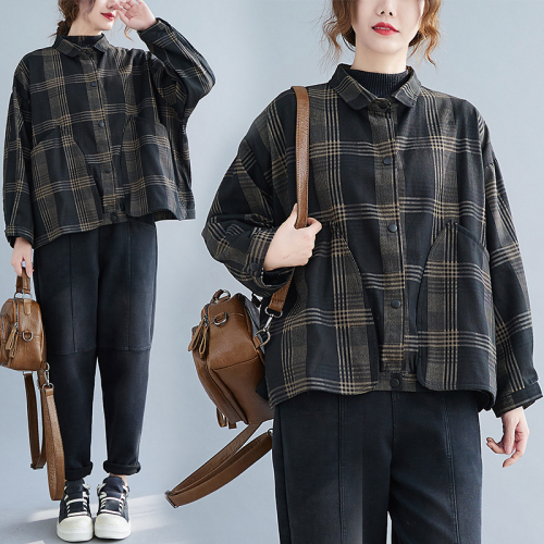 New 2024 autumn and winter loose large size slimming lapel style short plaid jacket that covers the flesh and looks slimming