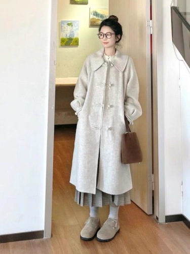 Long woolen coat for women in spring and autumn, small Korean style, retro doll collar, plate-button woolen coat, high-end