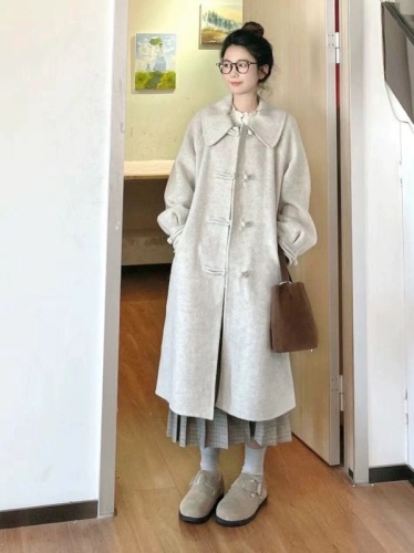 Long woolen coat for women in spring and autumn, small Korean style, retro doll collar, plate-button woolen coat, high-end