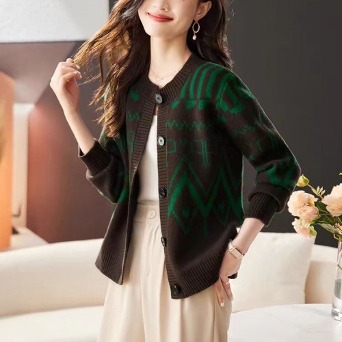 Retro jacquard round neck knitted cardigan for women 2024 new autumn style high-end short style with soft waxy sweater jacket