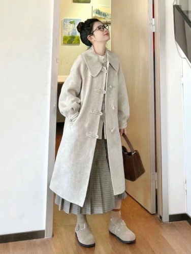 Long woolen coat for women in spring and autumn, small Korean style, retro doll collar, plate-button woolen coat, high-end