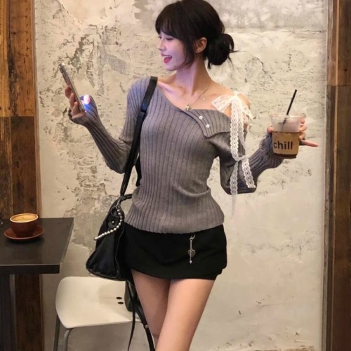 2024 Autumn and Winter Buttoned Original Lazy Style High-Level Retro Inner Design Gray Sloping Shoulder Knitwear for Women