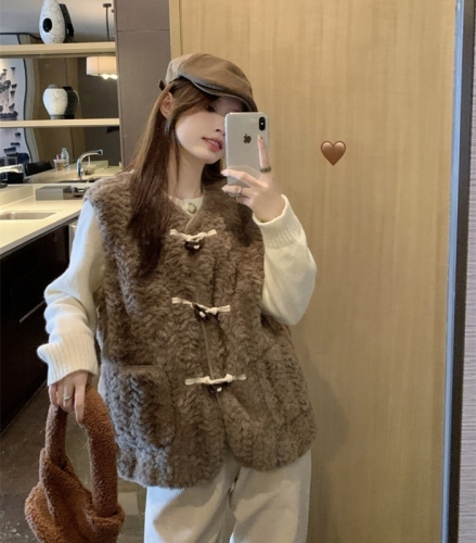 Actual shot of new autumn Korean style horn button lamb hair vest short sleeveless fur one-piece jacket for women