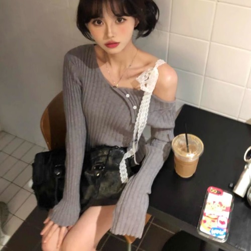 2024 Autumn and Winter Buttoned Original Lazy Style High-Level Retro Inner Design Gray Sloping Shoulder Knitwear for Women