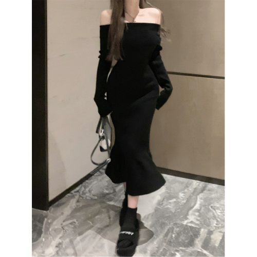 复古性感红色一字领长袖连衣裙女秋季新款气质修身显瘦鱼尾包臀裙