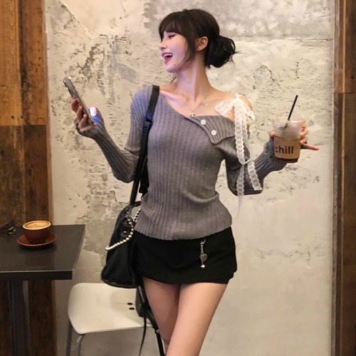 2024 Autumn and Winter Buttoned Original Lazy Style High-Level Retro Inner Design Gray Sloping Shoulder Knitwear for Women