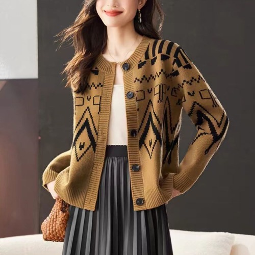 Retro jacquard round neck knitted cardigan for women 2024 new autumn style high-end short style with soft waxy sweater jacket