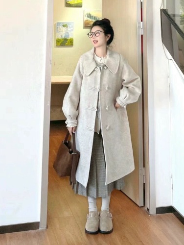 Long woolen coat for women in spring and autumn, small Korean style, retro doll collar, plate-button woolen coat, high-end