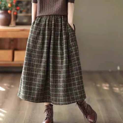 Retro thickened woolen skirt for women, plaid A-line skirt, slim woolen mid-length plaid skirt for women