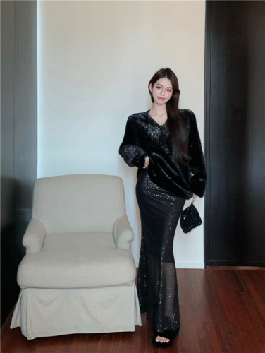 Real shot!  Trendy new light luxury furry loose top, feminine and high-end sequined fishtail skirt