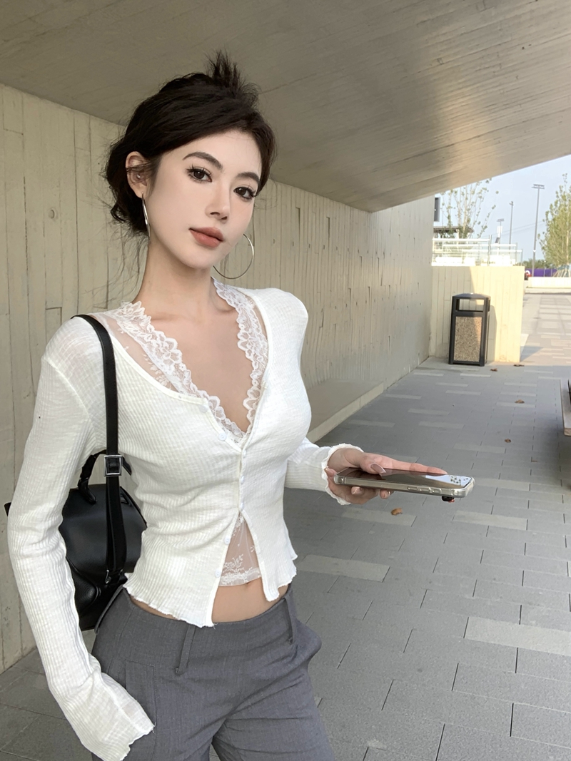 Real-life shot of autumn pure sexy hot girl style V-neck lace vest + knitted cardigan layered two-piece top