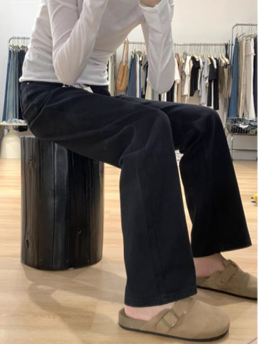 Black straight-leg jeans for women, slimming, concealing, and suitable for short individuals with floor-length wide-leg pants