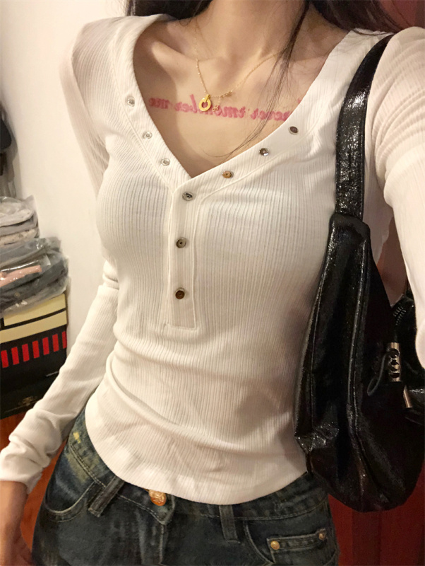 Cool girl v-neck slim and chic sweater