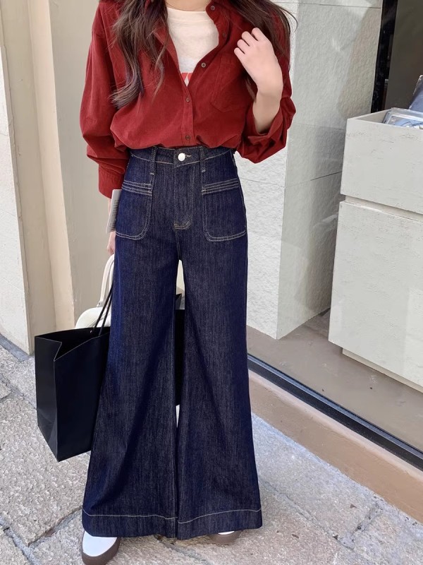 Dark blue loose bootcut jeans for women in autumn, high-waisted, slim and drapey, casual large-leg wide-leg floor-length trousers
