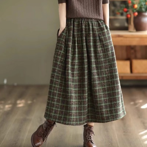 Retro thickened woolen skirt for women, plaid A-line skirt, slim woolen mid-length plaid skirt for women