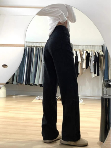 Black straight-leg jeans for women, slimming, concealing, and suitable for short individuals with floor-length wide-leg pants