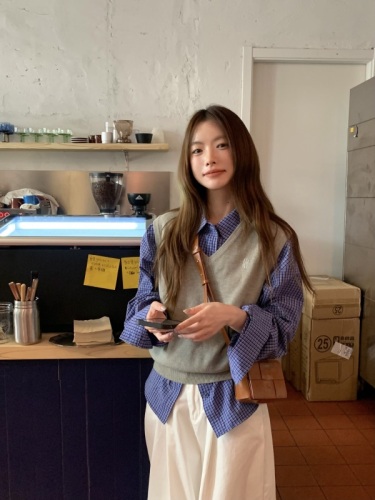 miu shirt early autumn retro blue plaid lazy shirt Korean embroidered V-neck vest suit