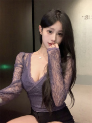 Elegant lace V-neck long-sleeved bottoming top with slim fit and versatile top