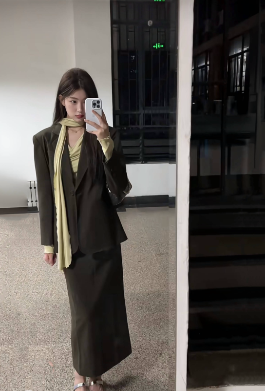 Silhouette blazer skirt + sexy slimming T-shirt three-piece set