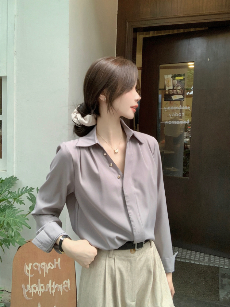 Photographed French minimalist temperament V-neck long-sleeved women's design sense niche shoulder pleated gold button blouses