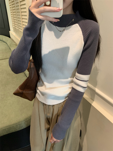 Real shot of contrasting color splicing long-sleeved retro knitwear for women in autumn and winter stripes with slim sweater tops