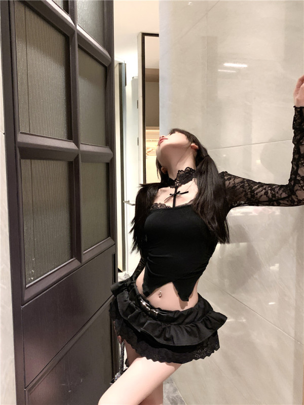 Black lace halterneck off-shoulder long-sleeved T-shirt + black high-end skirt with bow lace culottes