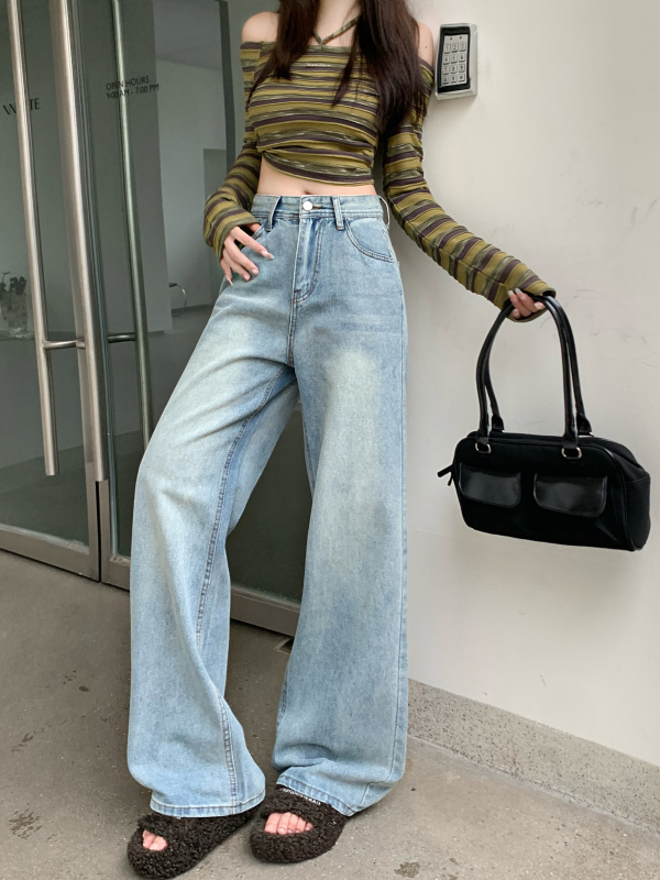 Light blue wide-leg jeans for women in autumn, high-waisted, loose, slim and drapey, versatile straight trousers
