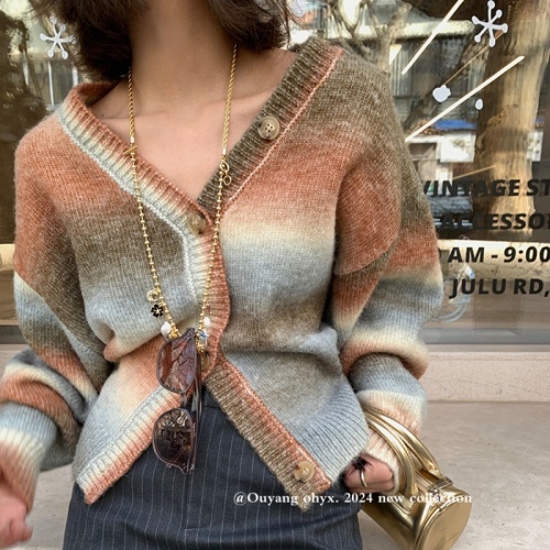 Gradient Knitwear Women's 2025 Autumn and Winter New Loose Lazy Style Retro Cardigan Sweater Design Niche Top