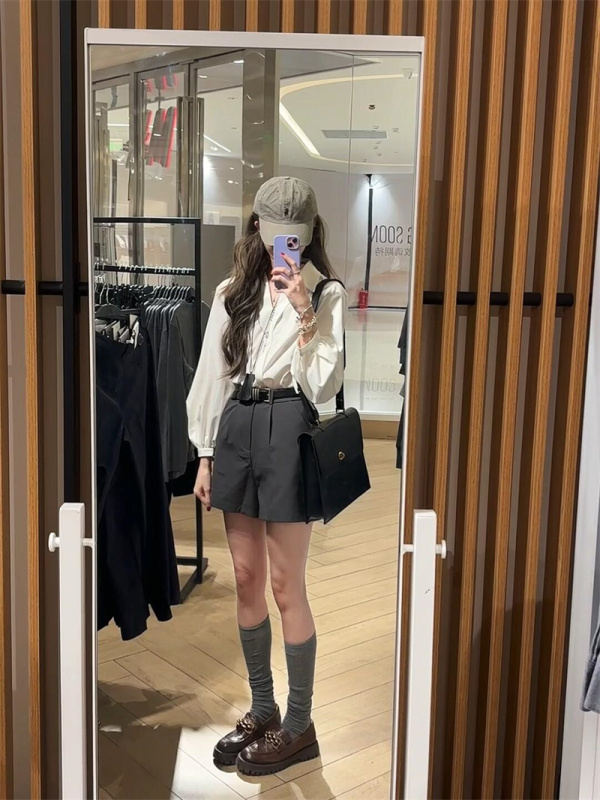 White V-neck long-sleeved shirt + gray short suit shorts