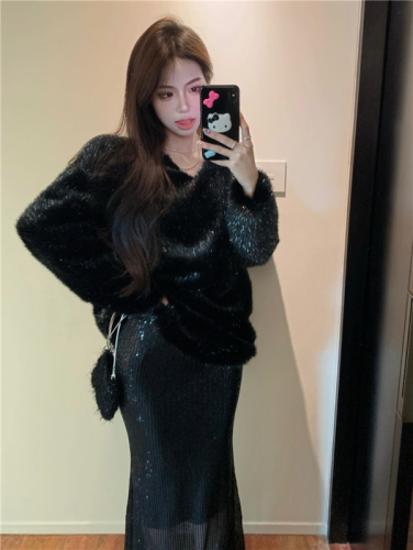 Real shot!  Trendy new light luxury furry loose top, feminine and high-end sequined fishtail skirt