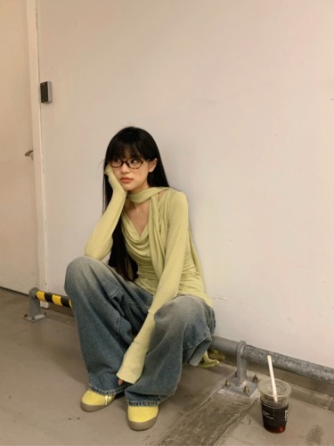 Design niche swing collar halter top for women to wear underneath