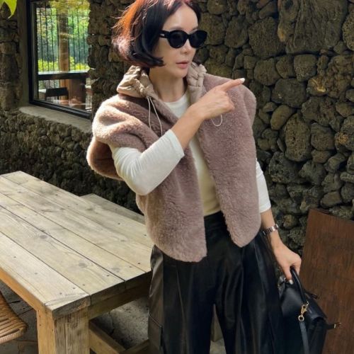 Korean ins style popular cute and versatile age-reducing fur splicing short coat vest vest