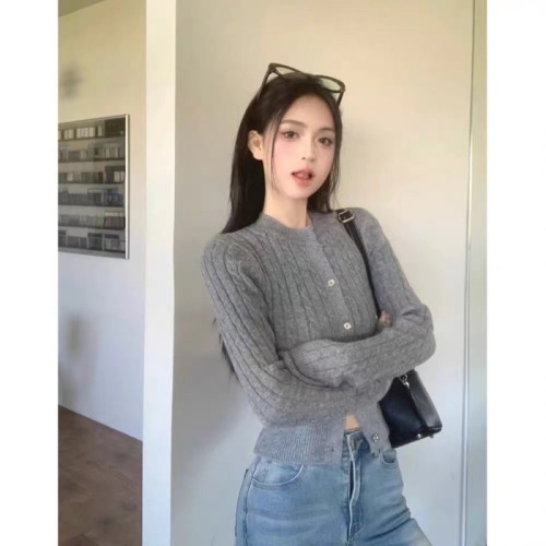 Black Short Plaid Knit Top for Women, Autumn Korean Version 2024 New Model Slimming and Figure-Shaping Spicy Girl Layering Long Sleeve Cardigan