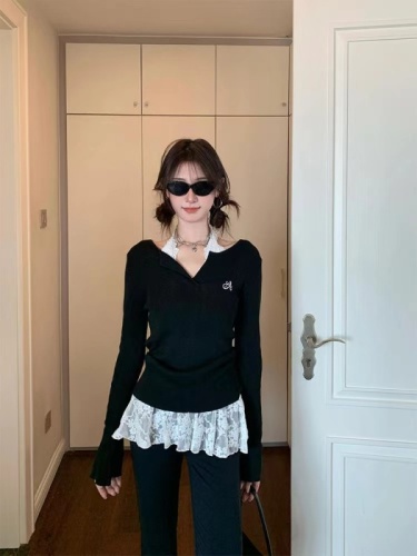 Korean black long-sleeved t-shirt for women, suitable for spring and autumn, slimming design, fashionable and elegant, casual and versatile, trendy top.