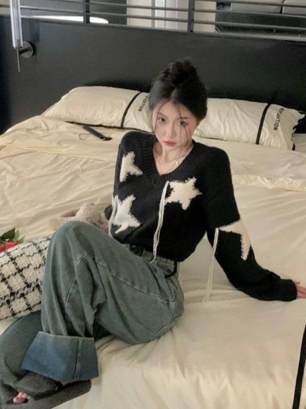 Star contrast tassel V-neck sweater women's autumn and winter new versatile knitted loose slim short top trendy