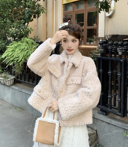 Actual shot of the new autumn and winter style small fragrant style lamb hair plus velvet thickened fur coat for women with ladylike temperament