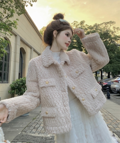 Actual shot of the new autumn and winter style small fragrant style lamb hair plus velvet thickened fur coat for women with ladylike temperament