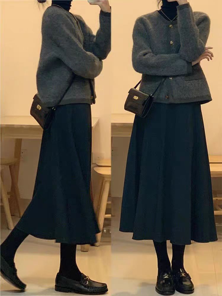 A high-waisted wool blend semi-slip dress for women, suitable for autumn and winter, versatile and slimming, large bell-shaped umbrella skirt, mid-length A-line pleated dress.