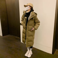 Real shot of women's winter mid-length down jacket, over the knee, Korean version, loose, college style, thickened ins casual cotton coat