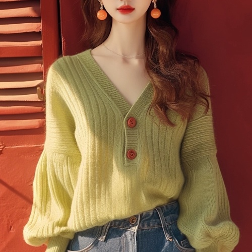 2024 new autumn sweater, high-end, super good-looking, soft and lazy, Korean age-reducing green knitted long-sleeved top