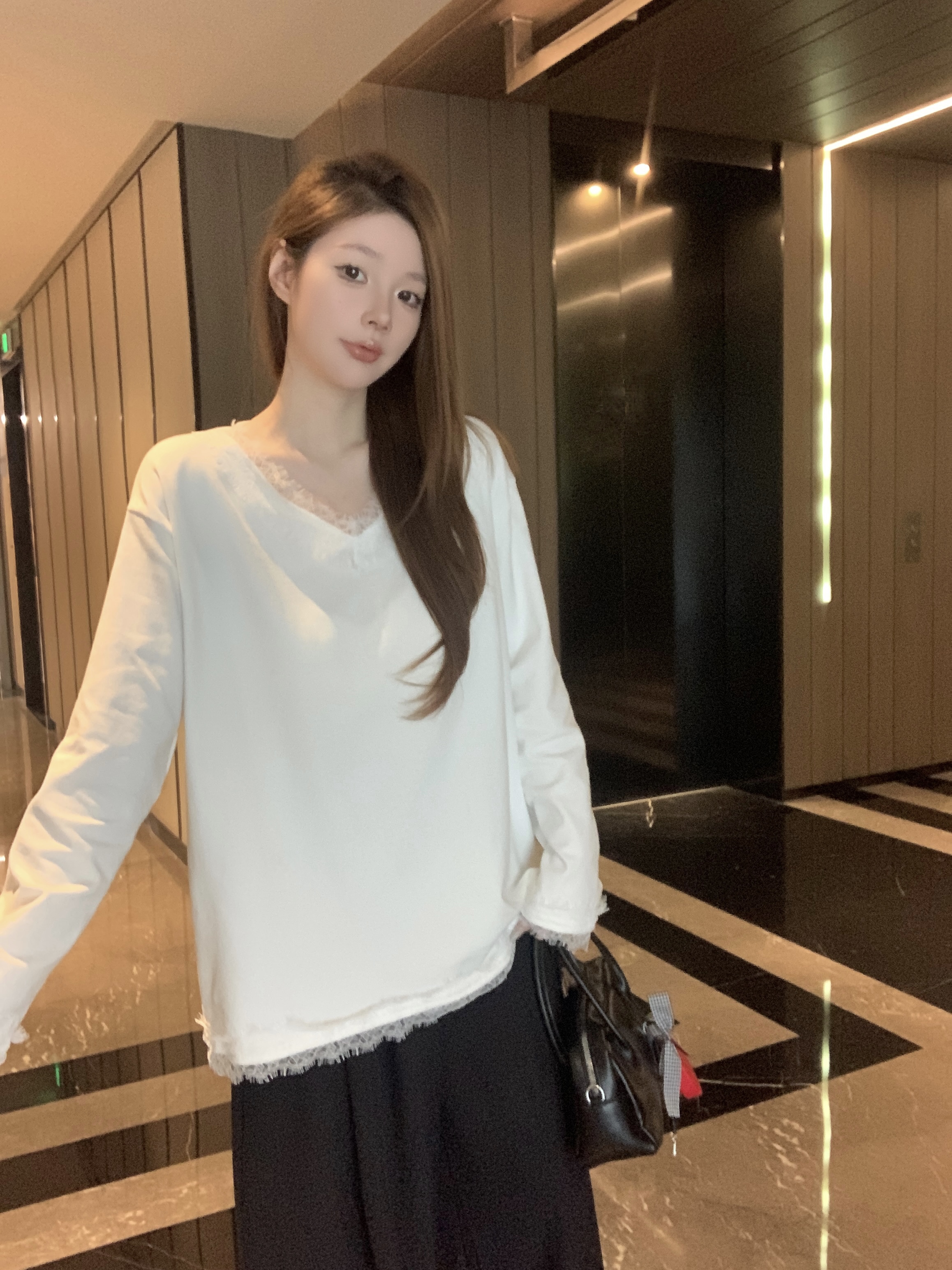 Photographed Sweet Desire Napped Fleece Lace Splicing V-Neck Loose Long Sleeve Knit T-Shirt for Women