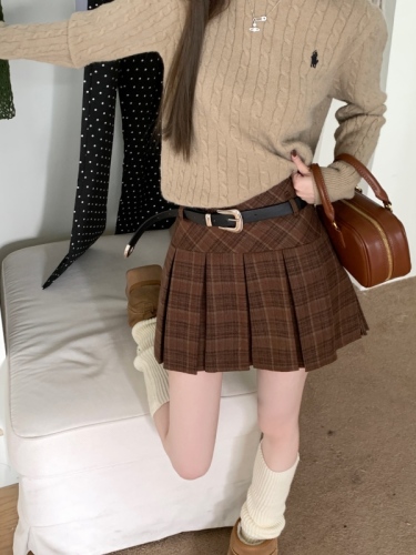 Real shot of woolen retro high-waisted pleated skirt