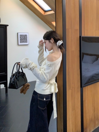 Real shot of three-dimensional flower pullover slanted shoulder sweater for women in autumn and winter, lazy high-end retro knitted sweater