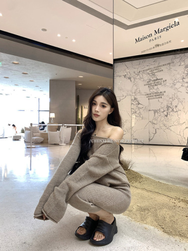 He Chenxi miu style lazy pure desire contains 30 wool one-shoulder sweater long and short skirt knitted suit for women