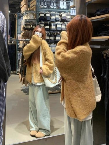 Lazily styled, soft and fluffy crew neck yellow knitted cardigan for women, suitable for autumn and winter, loose fit, small figure, forest system, retro, fashionable outerwear.